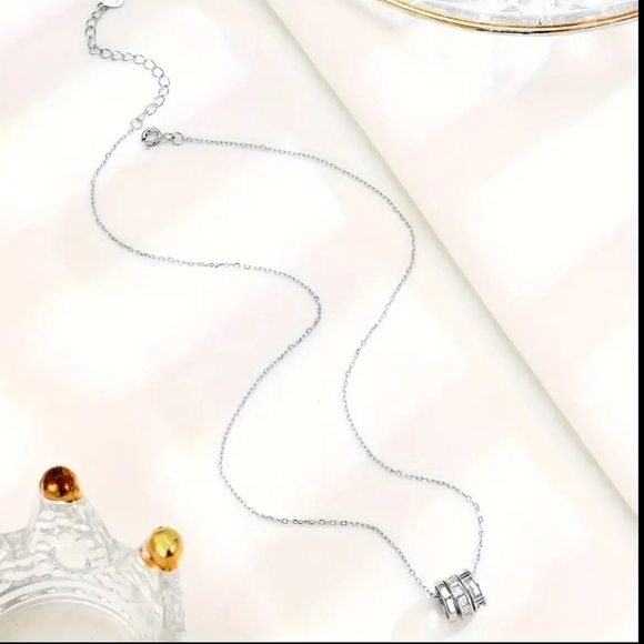 S925 Sterling Silver Minimalist Zircon Three-Ring Circle Pendant Necklace - Picture 8 of 9